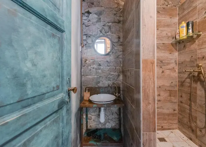 At The Zeus Appartement